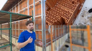 Процесс монтажа панелей KMEW  на дом из керамического кирпича