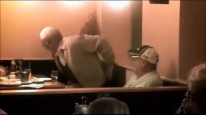 Дед обосрался в кафе Not Vine