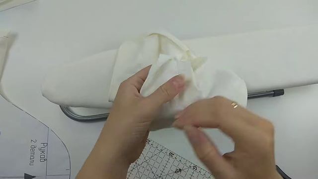 Как сшить трендовую футболку с подворотами на рукавах