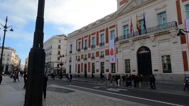 ??Walking Tour near Puerta del Sol Square, Madrid (Spain). 4K смотреть онлайн