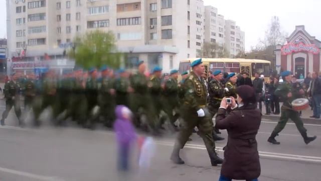 На марше под барабанную дробь.mp4 смотреть онлайн