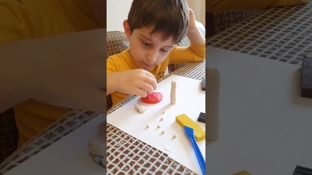 Зияд выполняет домашнее задание. Грибочки из пластилина. Съедобные и несъдобные грибы смотреть онлайн