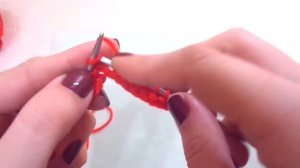 Как вязать классические лицевые и изнаночные петли спицами.