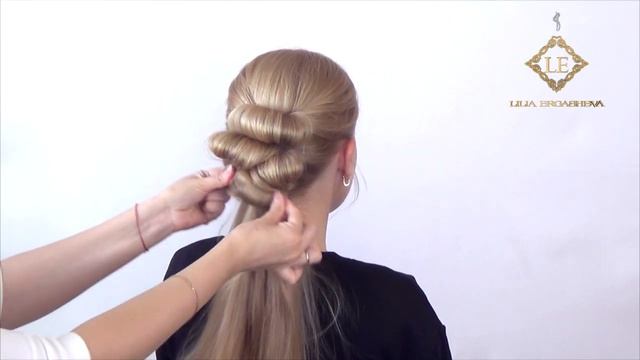 Легкая прическа на длинные волосы.Простые прически пошагово.Коса без плетения
