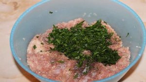 Бургер с куриной котлетой и ветчиной