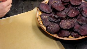 Маринованные чипсы из свеклы. ПП рецепт.
