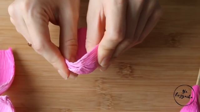 Тюльпан из гофрированной бумаги с конфеткой внутри. DIY. Как достать конфету из букета?