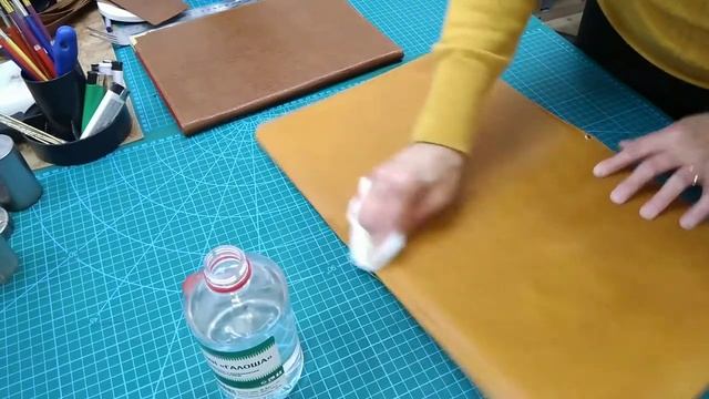 Чем стереть клей с кожи смотреть онлайн