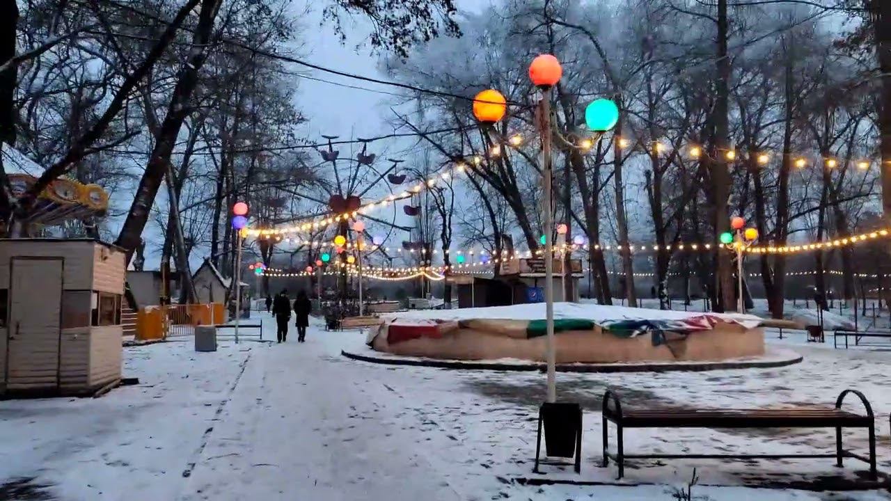 Каток в парке Кирова в Пятигорске. Декабрь 2022 смотреть онлайн