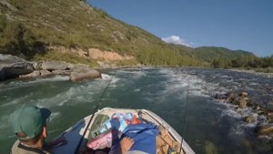 Горная река Чарыш. Вверх на ЛОДКЕ