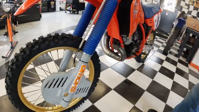 1986 HONDA CR250R WORLD CLASS MASTERPIECE смотреть онлайн