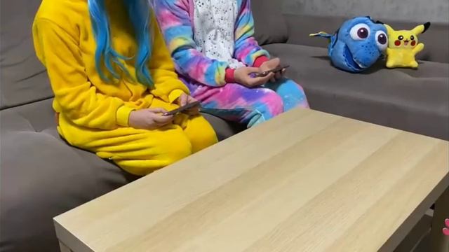 ?Кошка Лана VS Ульяна Rainbow играют в Роблокс ?