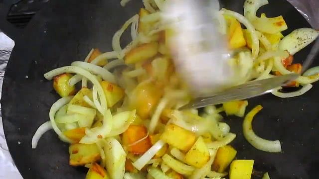 Мясная гызартма на садже Saçda hazırlanan Ət qızartması SAC İÇİ QOVURMA Азербайджанская кухня смотреть онлайн