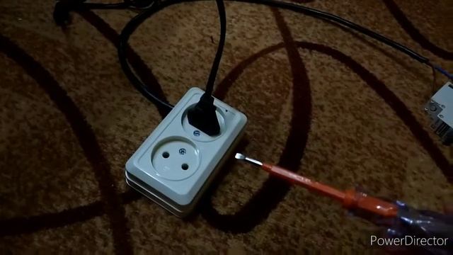 Откуда берется две фазы в розетке? смотреть онлайн