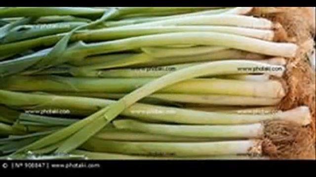 Нежный лук-порей и лук репчатый шарлотта.