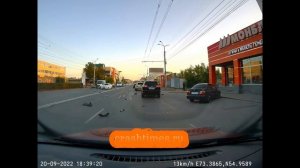 Массовое ДТП с участием сразу двух (!!!) мотоциклов и 4-х автомобилей в соседнем Омске попало на вид