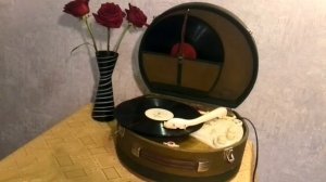 Проигрыватель " Волга"  1957 года выпуска  .Танго  Серебряная гитара