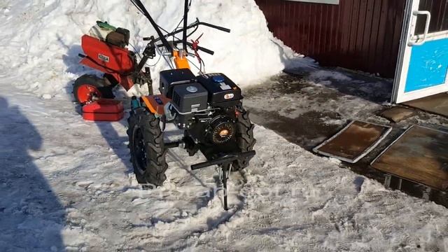 Первый запуск мотоблока Sadd 135 - Бензиновый 15 лс. заправка маслом. смотреть онлайн