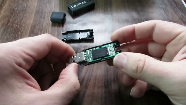 А что там внутри :)  разбираем флешку на 8Gb