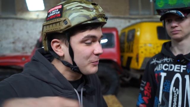 Шлем за 1$ против шлем за 1000$. Какой шлем прочнее?
