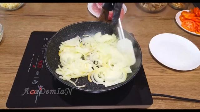 Мясо по-французски из свинины с грибами в духовке.
