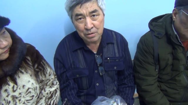 Мужчина, объявивший голодовку на площади, доставлен в больницу Уральска смотреть онлайн