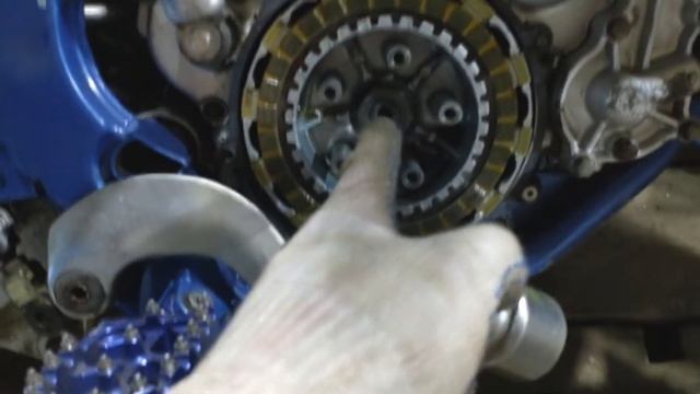 Yamaha YZ 125, достаём, готовим к выезду, разбираюсь со сцеплением
