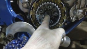 Yamaha YZ 125, достаём, готовим к выезду, разбираюсь со сцеплением