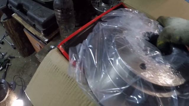 Замены задних тормозных дисков Монтеро3/Паджеро3