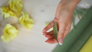 Corrugated paper gladioli / Гладиолусы из гофрированной бумаги / DIY Tsvoric