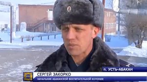 Подростки на экскурсии в воспитательной колонии