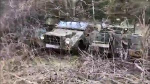 Нашли брошенную технику в лесу.