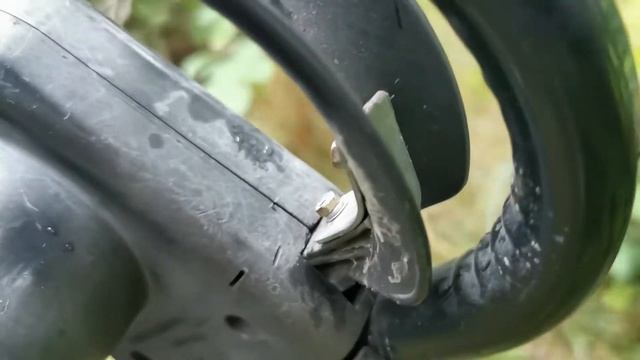 Моей газонокосилке 17 лет. Фиксатор ручки газа газонокосилки смотреть онлайн