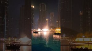 Дубайские огни ✨️ Ночное шоу фонтанов ⛲️ ОАЭ 🇦🇪 #путешествие #дубай #оаэ