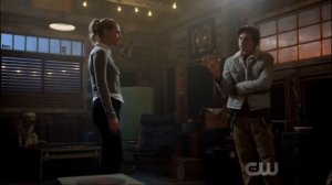 Ривердэйл/все поцелуи Бетти и Джагхеда.