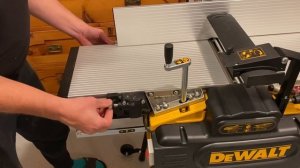 Обзор и работа на фуговально - рейсмусном  станке DeWalt D27300 . Übersicht und Arbeiten am Hobel .
