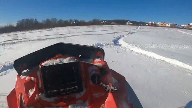Снегоход Polaris sks 800 155/2.6, отличный солнечный денёк чтоб порезвиться в снегу. смотреть онлайн