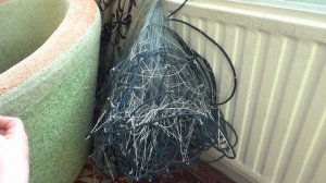 Применение капроновой нити белой или чёрной для посадки рыболовных сетей.