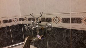 Выкручиваем закисшую кран буксу из смесителя