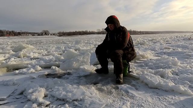 ПЕРВЫЙ ЛЕД 2022-2023. ЗВЕНИТ ЛЕСКА. ТРЕЩИТ ЛЁД. ЛЕДОСТАВ В ПОЛНОМ РАЗГАРЕ. АДРЕНАЛИН ХЛЕЩЕТ В КРОВИ смотреть онлайн