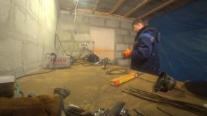 Медведь из проволоки, садовые фигуры габион