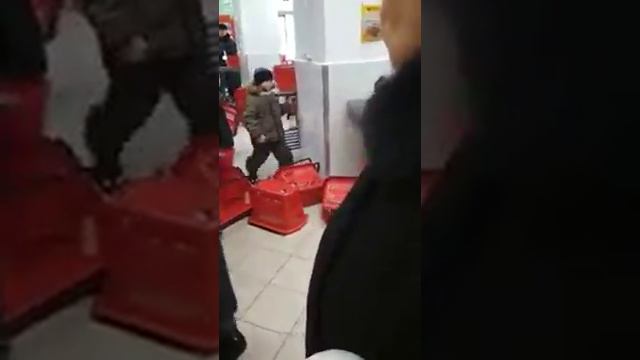 В магазине Пятерочка смотреть онлайн