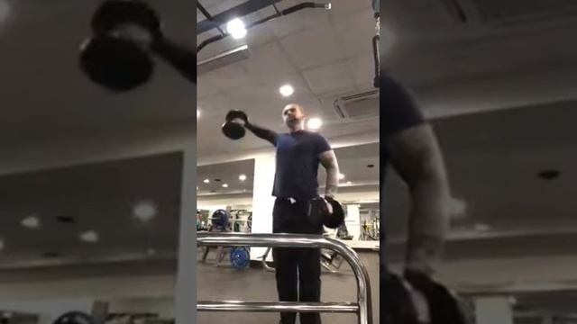 Д3 отведения с гантелями стоя поочередно смотреть онлайн