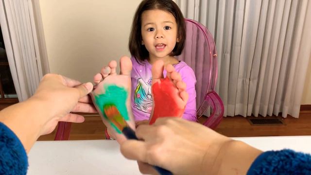 TICKLISH FEET PAINTING challenge! смотреть онлайн