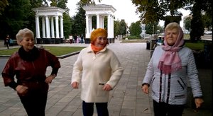 2828 Раздаю даю дая народные песни танцы городской парк фонтан под гармонь гармошка город Орёл Орле