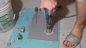 Как просверлить КЕРАМОГРАНИТ !!! Отверстия в плитке .