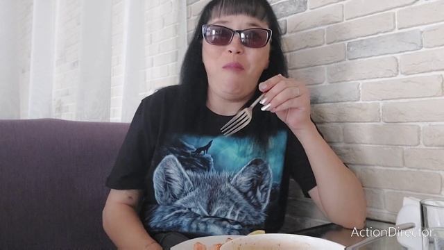 Мукбанг | Лагман,стейк из сёмги и салат | Ресторан Кавказской кухни. Обжор смотреть онлайн