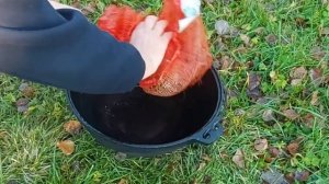 Как ухаживать за чугунным казаном. Не все знают как быстро помыть грязный казан
