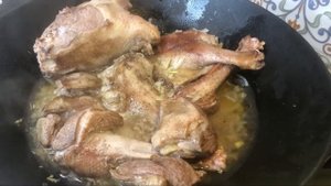 Гусь тушёный . Очень вкусный с капустой.#вкусно#с#луком#капустой#напраздник