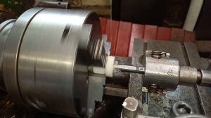 Нарезание внутренней резьбы метчиком на детали из полиамида